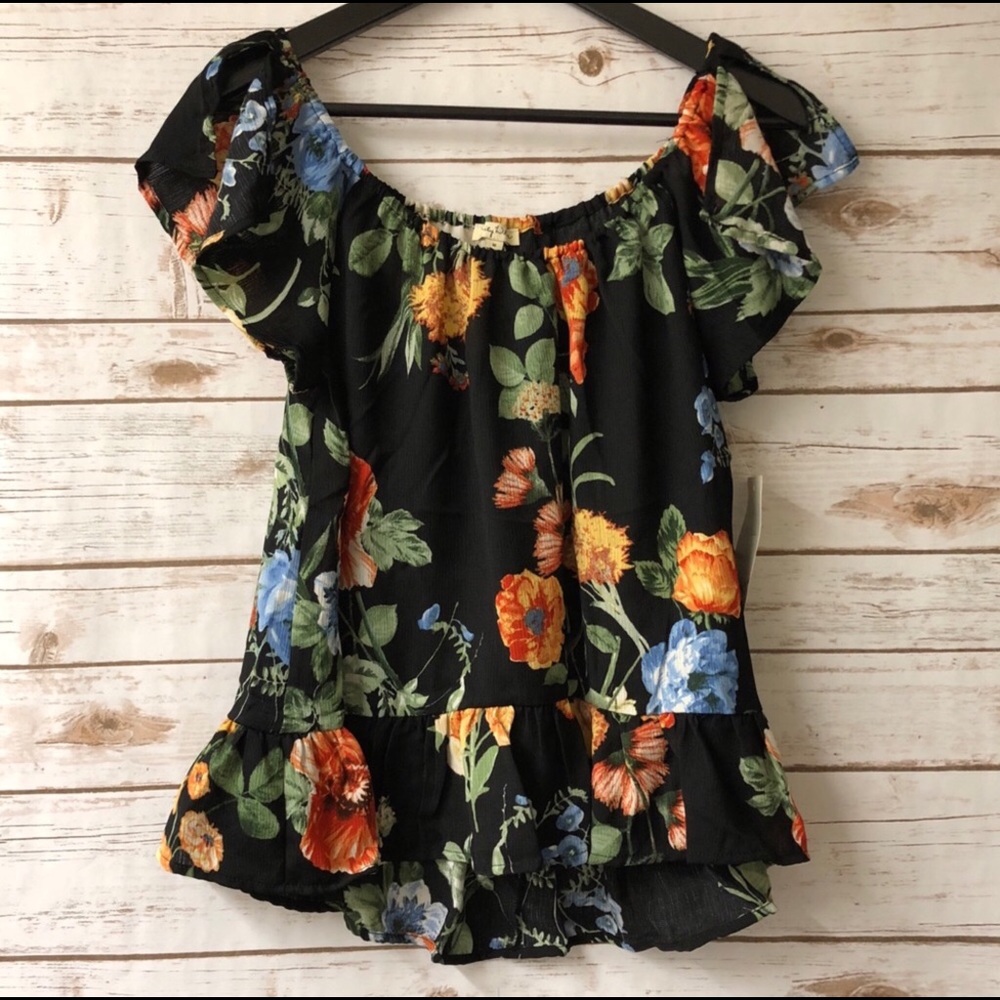 NWT Lily White Floral Blouse Cap Sleeves Top
